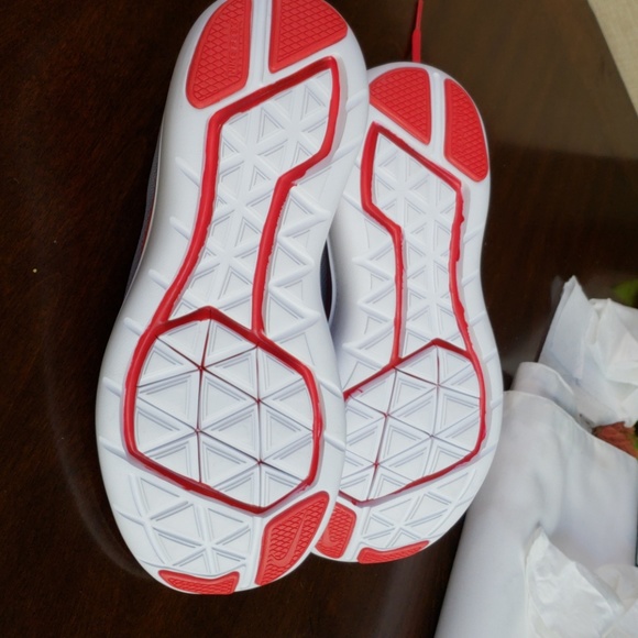 Nike flex run sneakers size 7y - Picture 3 of 3